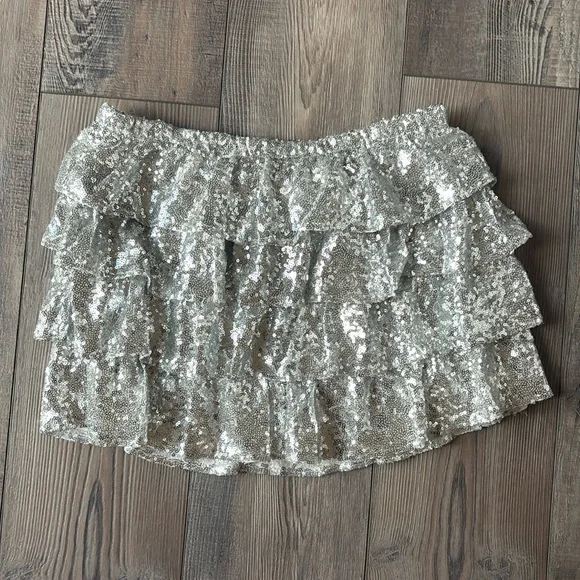 PrettyLittleThing Silver Sequin Frilly Tiered Mini Skirt Size 10 - Picture 4 of 5